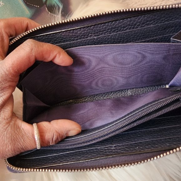 Gucci Navy Leather Zip Around Long Wallet EUC - Picture 10 of 16